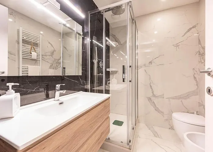 Apartamento Ristrutturato A Palazzo Federici Piazza Bologna