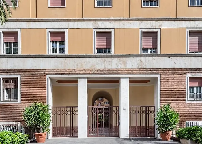 Ristrutturato A Palazzo Federici Piazza Bologna *